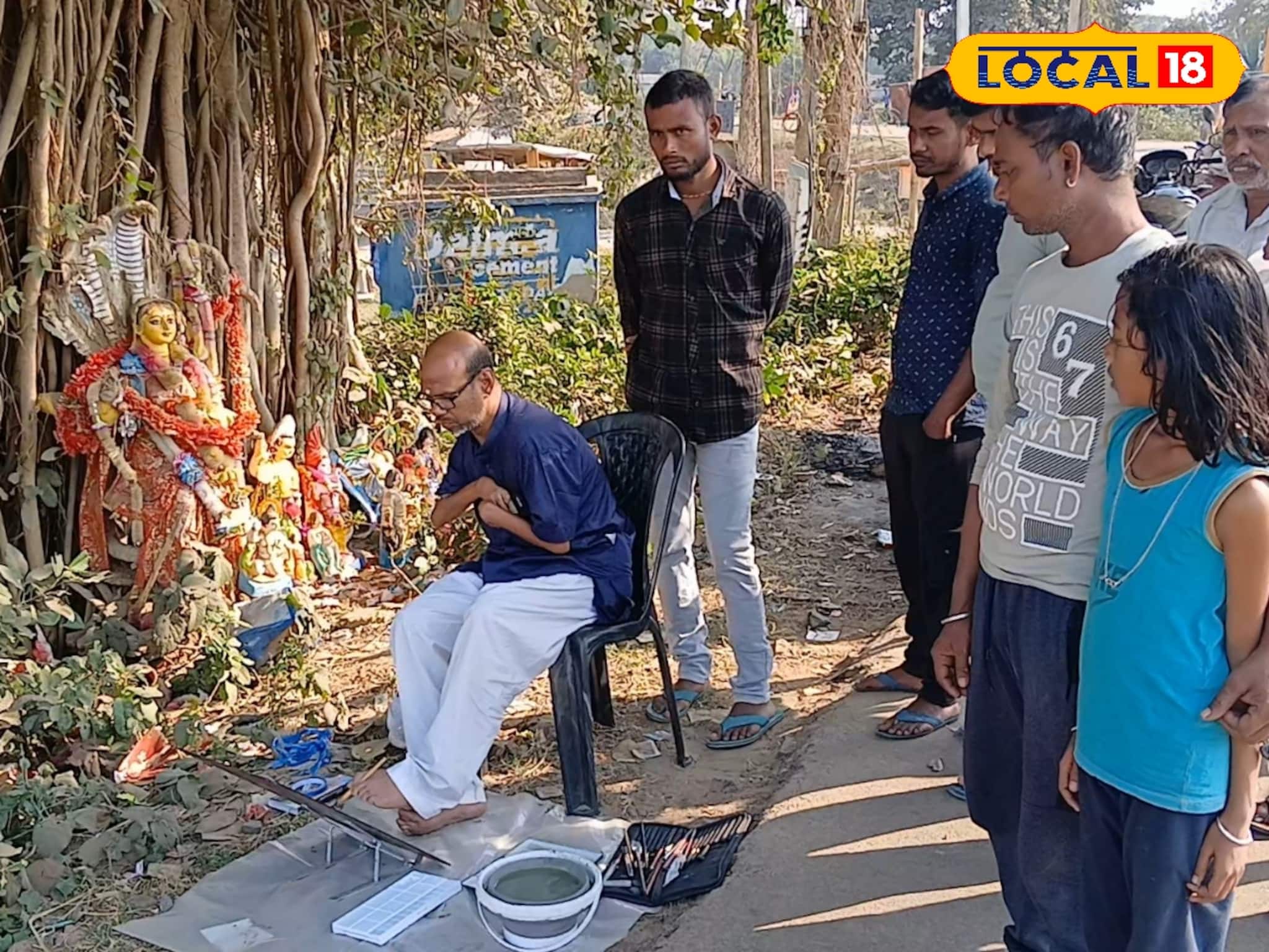 পা দিয়েই তুলির টানে বিশ্ব জয়! অনুপ্রেরণা জোগাচ্ছেন বিশেষভাবে সক্ষম শিল্পী রঞ্জন কুর্মি পা দিয়েই তুলির টানে বিশ্ব জয়! অনুপ্রেরণা জোগাচ্ছেন বিশেষভাবে সক্ষম শিল্পী রঞ্জন কুর্মি