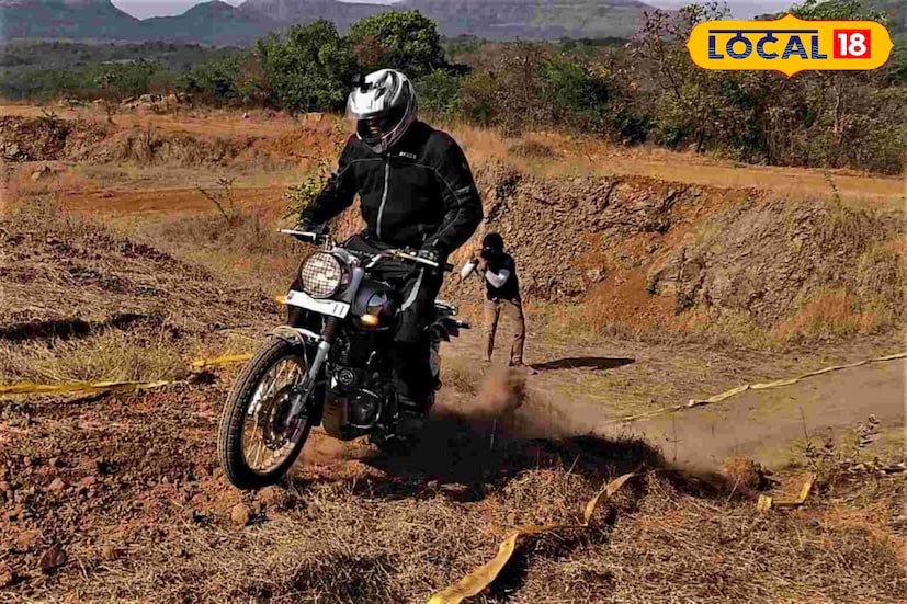 পাহাড়ে স্বাচ্ছন্দ্যে বাইক চালানোর জন্য কমপক্ষে ১৫০-২০০ সিসি বা তার বেশি সিসির বাইক ভালো, কারণ এতে পর্যাপ্ত শক্তি ও টর্ক থাকে, যা খাড়া রাস্তা ও দুর্গম পথে সহজে উঠতে সাহায্য করে। তবে ১০০-১২৫ সিসি বাইক দিয়েও সম্ভব, যদি চালকের অভিজ্ঞতা থাকে এবং সঠিক গিয়ার ব্যবহার করা হয়। ছবি ও তথ্য: মৈনাক দেবনাথ পাহাড়ে স্বাচ্ছন্দ্যে বাইক চালানোর জন্য কমপক্ষে ১৫০-২০০ সিসি বা তার বেশি সিসির বাইক ভালো, কারণ এতে পর্যাপ্ত শক্তি ও টর্ক থাকে, যা খাড়া রাস্তা ও দুর্গম পথে সহজে উঠতে সাহায্য করে। তবে ১০০-১২৫ সিসি বাইক দিয়েও সম্ভব, যদি চালকের অভিজ্ঞতা থাকে এবং সঠিক গিয়ার ব্যবহার করা হয়। ছবি ও তথ্য: মৈনাক দেবনাথ