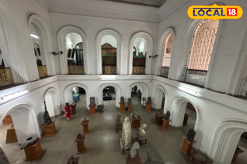 বর্ধমান শহরের বুকেই এমন এক বিশেষ জায়গা রয়েছে, যেখানে পা রাখলেই যেন চোখের সামনে জীবন্ত হয়ে ওঠে বহু শতাব্দীর ইতিহাস। আধুনিক শহরের কোলাহলের মাঝেই লুকিয়ে আছে অতীতের অমূল্য স্মৃতিভাণ্ডার। পূর্ব বর্ধমান জেলার বর্ধমান বিশ্ববিদ্যালয় চত্বরে অবস্থিত এই ঐতিহাসিক স্থানটি ইতিহাসপ্রেমীদের কাছে এক অনন্য আকর্ষণ। নাম বর্ধমান বিশ্ববিদ্যালয়ের মিউজিয়াম অ্যান্ড আর্ট গ্যালারি।তথ্য ও ছবি: বনোয়ারীলাল চৌধুরী