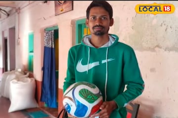 মেসির দর্শন পেয়ে আপ্লুত তারকেশ্বরের দেবব্রত! পেলেন ফুটবলে অটোগ্রাফ মেসির দর্শন পেয়ে আপ্লুত তারকেশ্বরের দেবব্রত! পেলেন ফুটবলে অটোগ্রাফ