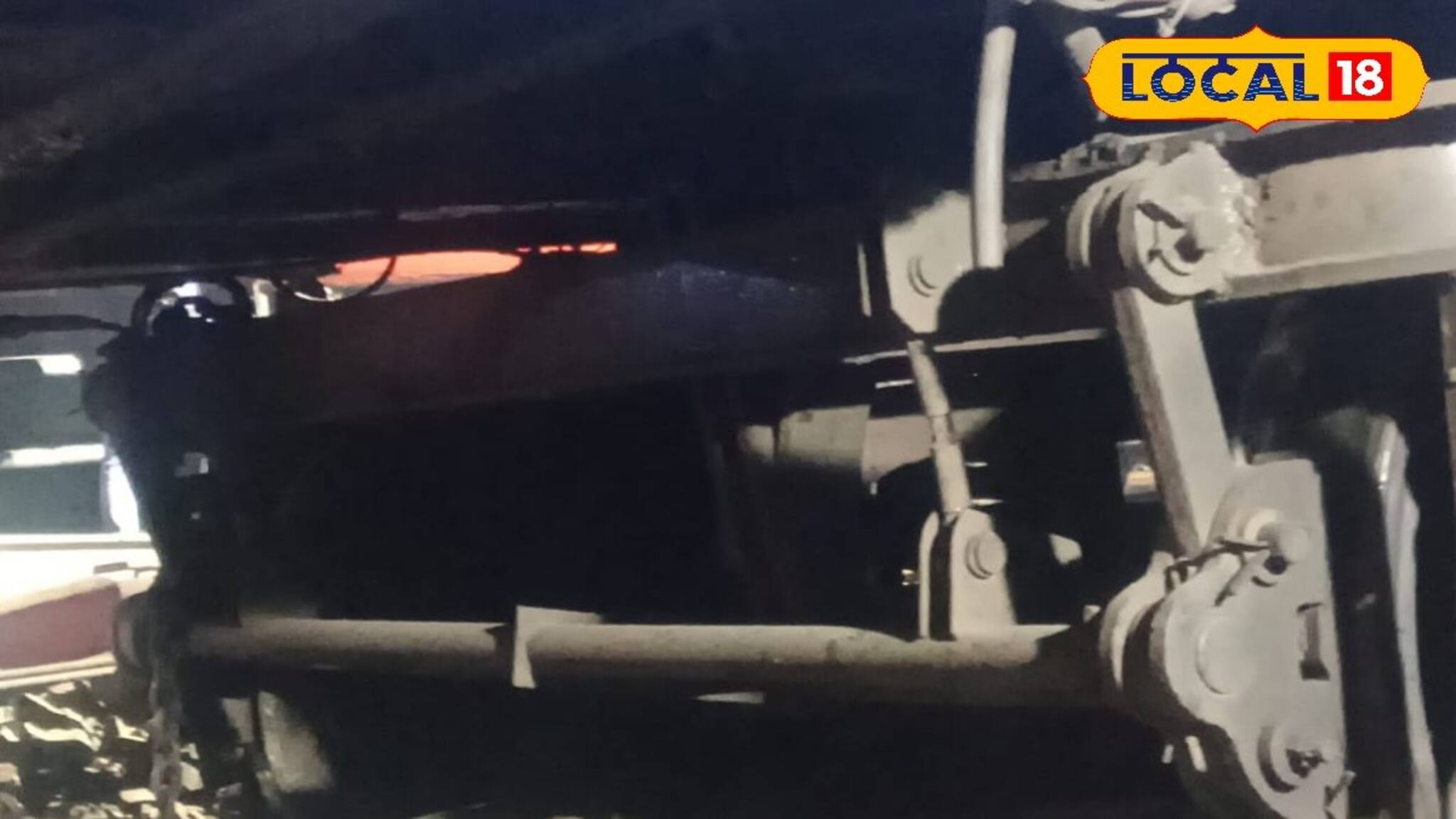 অল্পের জন্য রক্ষা! সাঁতরাগাছি ঢোকার মুখে লাইনচ্যুত 'মেইনটেন্যান্স' ট্রেন, হাওড়া-খড়গপুর ডিভিশনে সাময়িক ট্রেন বিভ্রাট