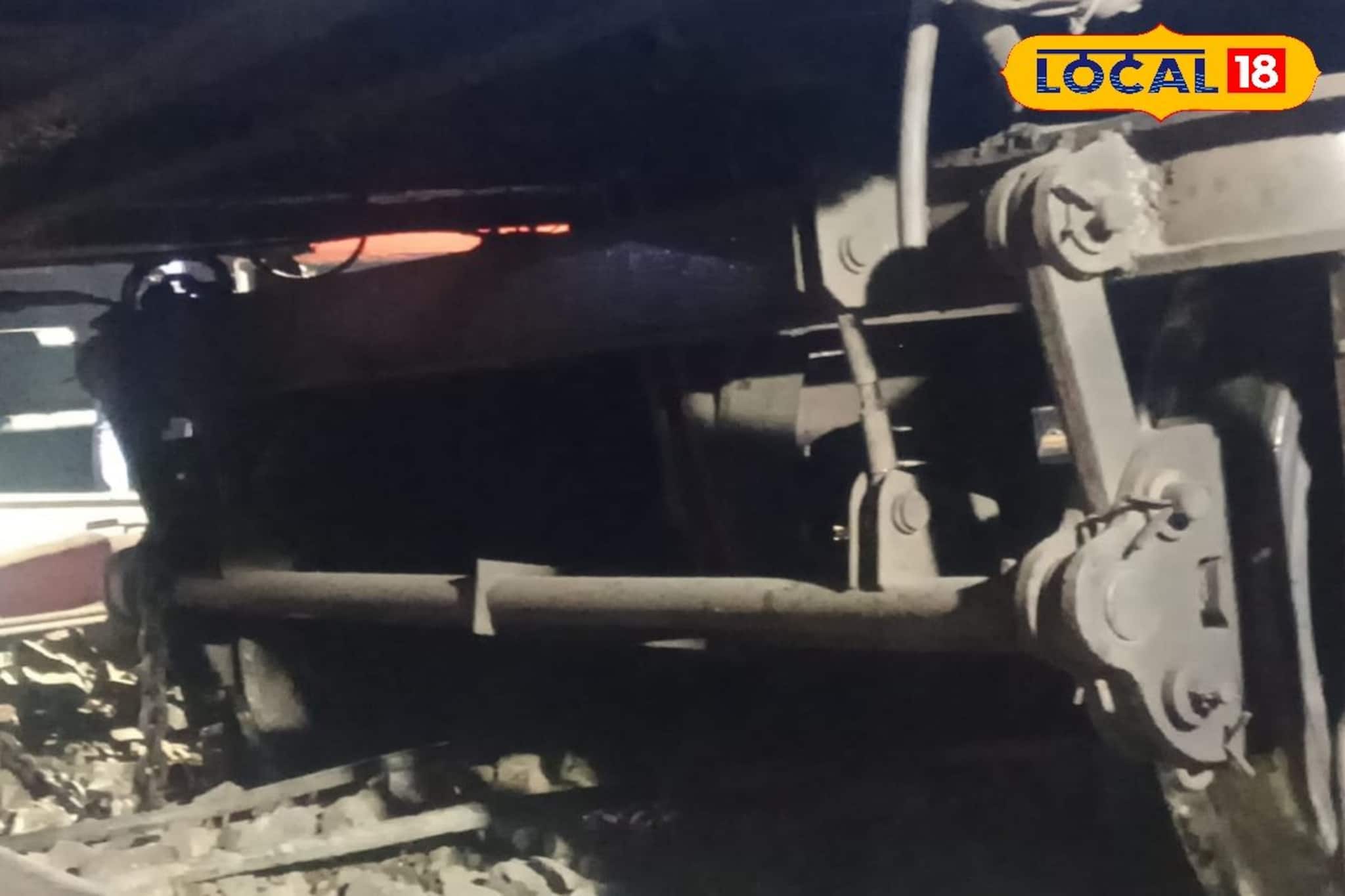 অল্পের জন্য রক্ষা! সাঁতরাগাছি ঢোকার মুখে লাইনচ্যুত 'মেইনটেন্যান্স' ট্রেন, রেল চলাচলে বিঘ্ন অল্পের জন্য রক্ষা! সাঁতরাগাছি ঢোকার মুখে লাইনচ্যুত 'মেইনটেন্যান্স' ট্রেন, রেল চলাচলে বিঘ্ন