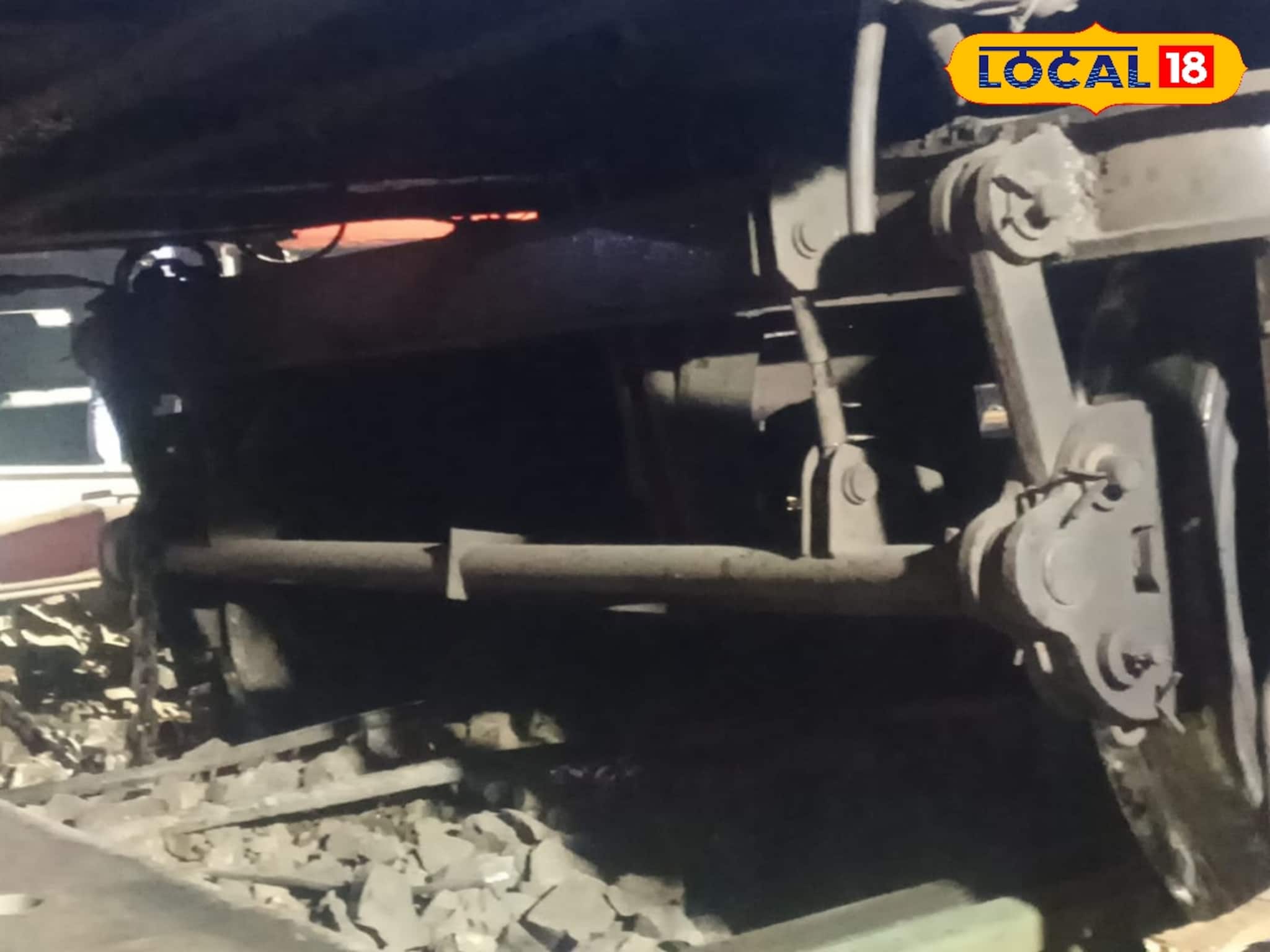 অল্পের জন্য রক্ষা! সাঁতরাগাছি ঢোকার মুখে লাইনচ্যুত 'মেইনটেন্যান্স' ট্রেন, রেল চলাচলে বিঘ্ন অল্পের জন্য রক্ষা! সাঁতরাগাছি ঢোকার মুখে লাইনচ্যুত 'মেইনটেন্যান্স' ট্রেন, রেল চলাচলে বিঘ্ন