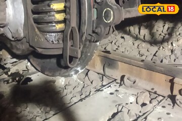 অল্পের জন্য রক্ষা! সাঁতরাগাছি ঢোকার মুখে লাইনচ্যুত 'মেইনটেন্যান্স' ট্রেন, রেল চলাচলে বিঘ্ন