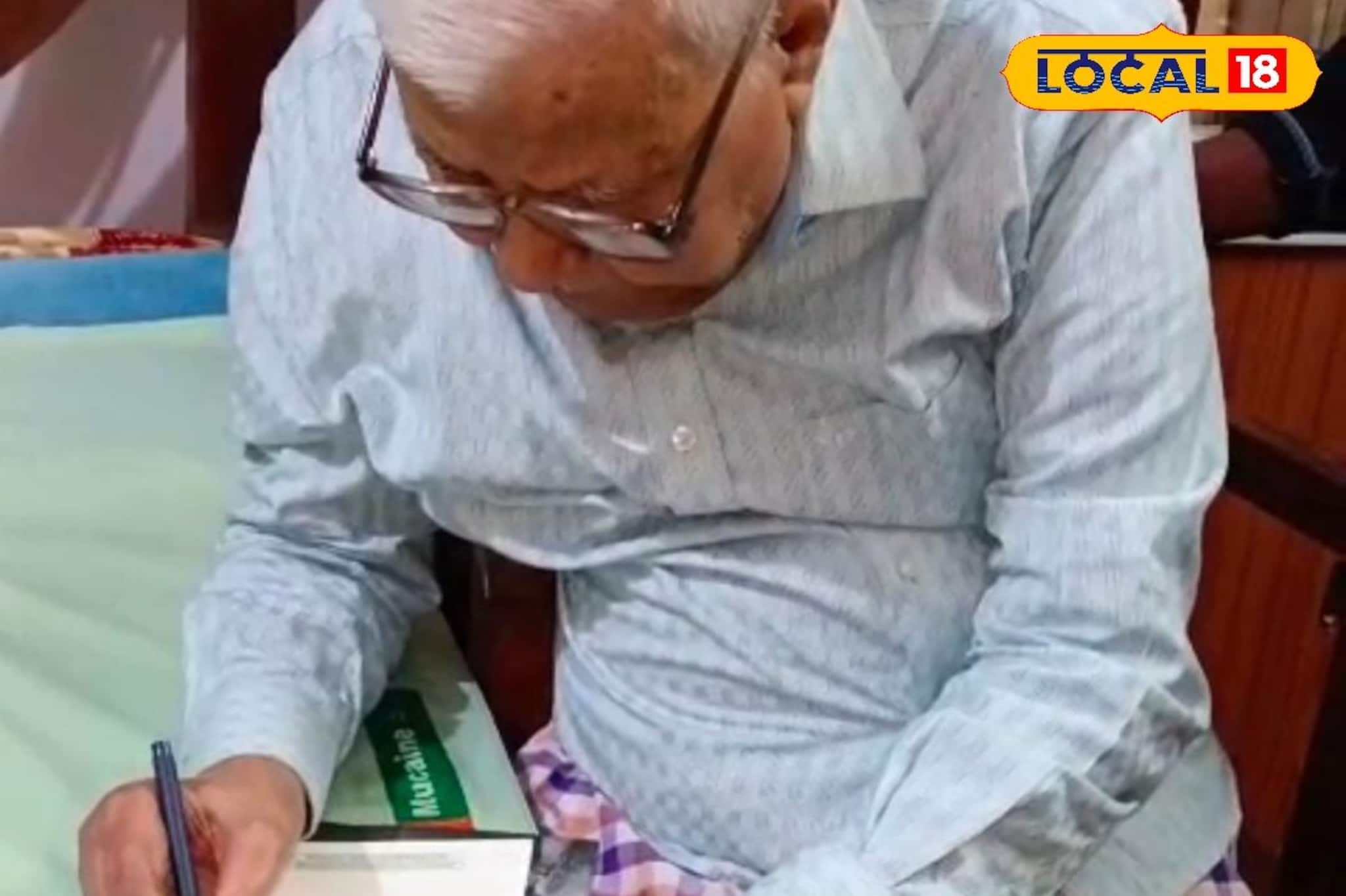 হাজারও মৃত্যুর শংসাপত্র লিখেছেন, কিন্তু এই নাম লিখতে গিয়ে কেঁপে উঠল ৯৮ বছরের ডাক্তারের হাত