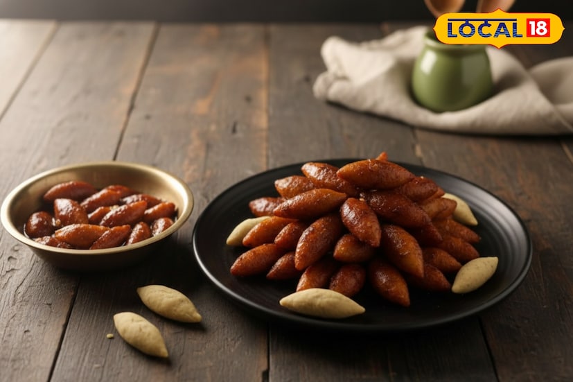 পৌষ সংক্রান্তি মানেই শীতের ঠান্ডা আমেজ ও নানান রকমের পিঠে। সিদ্ধ পিঠে, পুলি, সরুচাকলি, ভাপাপিঠে আরও কত কি। কিন্তু একজনের চ্যালেঞ্জ খুঁজে খেতে খেতে ক্লান্ত ? বানাতে চান নতুন কিছু? তাহলে বানিয়ে ফেলতে পারেন মুগ সামলি।(ছবি ও তথ্য: সায়নী সরকার) পৌষ সংক্রান্তি মানেই শীতের ঠান্ডা আমেজ ও নানান রকমের পিঠে। সিদ্ধ পিঠে, পুলি, সরুচাকলি, ভাপাপিঠে আরও কত কি। কিন্তু একজনের চ্যালেঞ্জ খুঁজে খেতে খেতে ক্লান্ত ? বানাতে চান নতুন কিছু? তাহলে বানিয়ে ফেলতে পারেন মুগ সামলি।(ছবি ও তথ্য: সায়নী সরকার)