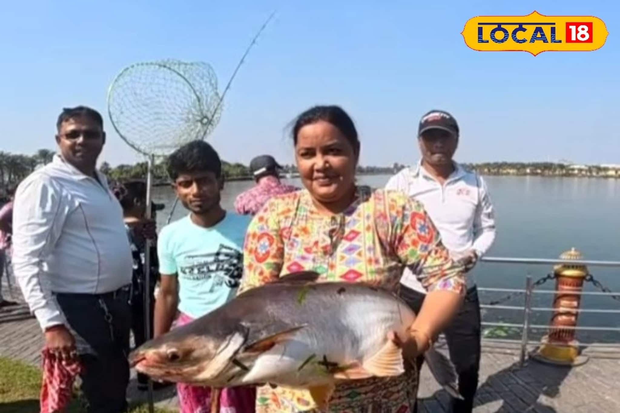 নিউটাউন ইকো পার্কে বং লেডি অ্যাংলার্স ফিশিং কম্পিটিশন, হুইলে উঠল এত বড় মাছ! নিউটাউন ইকো পার্কে বং লেডি অ্যাংলার্স ফিশিং কম্পিটিশন, হুইলে উঠল এত বড় মাছ!