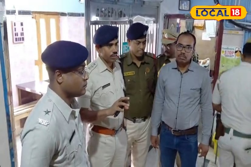 কাটোয়ায় অগ্নি-নিরাপত্তা ব্যবস্থা খতিয়ে দেখতে বুধবার একযোগে পরিদর্শনে নামল প্রশাসন। কাটোয়ার এসডিপিও কাশীনাথ মিস্ত্রির নেতৃত্বে বিদ্যুৎ দফতরের আধিকারিক রাহুল আগরওয়াল, দমকল বিভাগ এবং পিডব্লিউডি ইলেকট্রিক বিভাগের আধিকারিক ও কর্মীরা একত্রিত হয়ে একটি যৌথ দল গঠন করেন। প্রশাসনের এই উদ্যোগকে শহরবাসীর নিরাপত্তার দিক থেকে অত্যন্ত গুরুত্বপূর্ণ বলে মনে করা হচ্ছে। (তথ্য ও ছবি: বনোয়ারীলাল চৌধুরী)