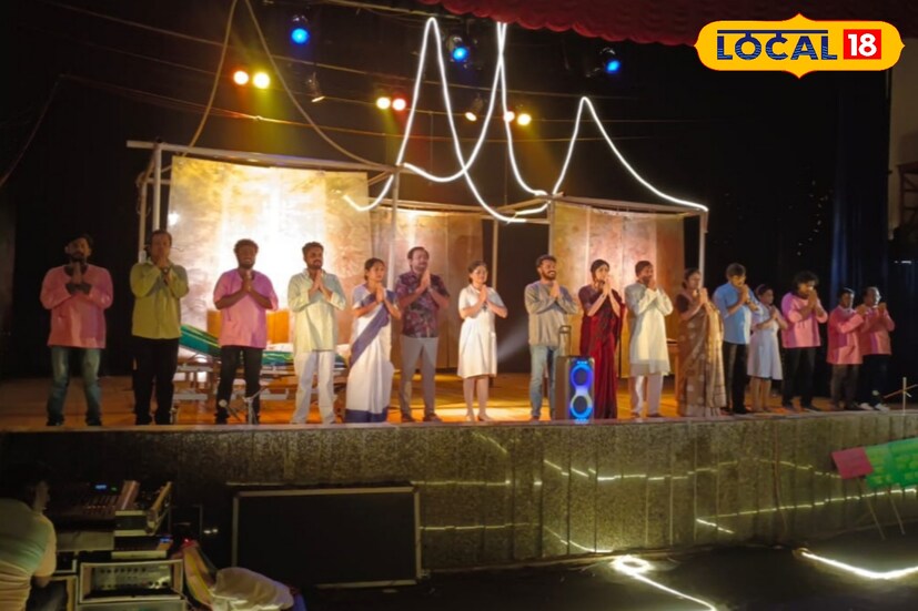 বসিরহাটের সাংস্কৃতিক জীবনে নতুন করে প্রাণের সঞ্চার ঘটাল বসিরহাট মহকুমা নাট্য উৎসব ২০২৫। শহরের ঐতিহ্যবাহী রবীন্দ্রভবনে জাঁকজমকপূর্ণ পরিবেশে এই নাট্য উৎসবের শুভ সূচনা হতেই নাট্যপ্রেমী মানুষের ভিড়ে মুখরিত হয়ে ওঠে গোটা প্রাঙ্গণ। প্রথম দিন থেকেই নাটকের আবেশে মেতে ওঠে বসিরহাট। (ছবি ও তথ্যঃ জুলফিকার মোল্যা)