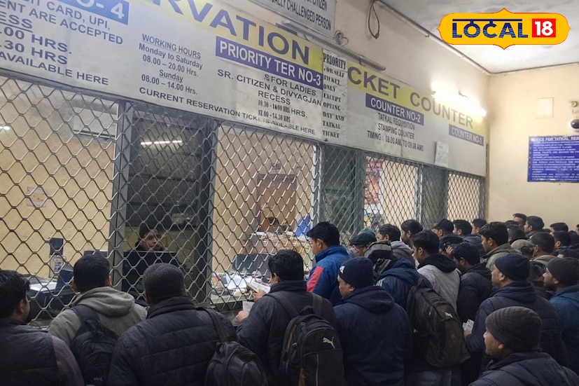 টিকিট বুকিং এর ক্ষেত্রে দালাল চক্র রুখতে এবারে অভিনব পদক্ষেপ রেলের। তৎকাল টিকিট বুকিং এর ক্ষেত্রে এবারে আবশ্যিক আধার ভিত্তিক ওটিপি জানাল পূর্ব রেলের মালদহ ডিভিশন। ইতিমধ্যে মালদহ ডিভিশনের একাধিক ট্রেনের ক্ষেত্রে চালু করা হয়েছে এই বিশেষ পদ্ধতি।(ছবি ও তথ্য: জিএম মোমিন) টিকিট বুকিং এর ক্ষেত্রে দালাল চক্র রুখতে এবারে অভিনব পদক্ষেপ রেলের। তৎকাল টিকিট বুকিং এর ক্ষেত্রে এবারে আবশ্যিক আধার ভিত্তিক ওটিপি জানাল পূর্ব রেলের মালদহ ডিভিশন। ইতিমধ্যে মালদহ ডিভিশনের একাধিক ট্রেনের ক্ষেত্রে চালু করা হয়েছে এই বিশেষ পদ্ধতি।(ছবি ও তথ্য: জিএম মোমিন)