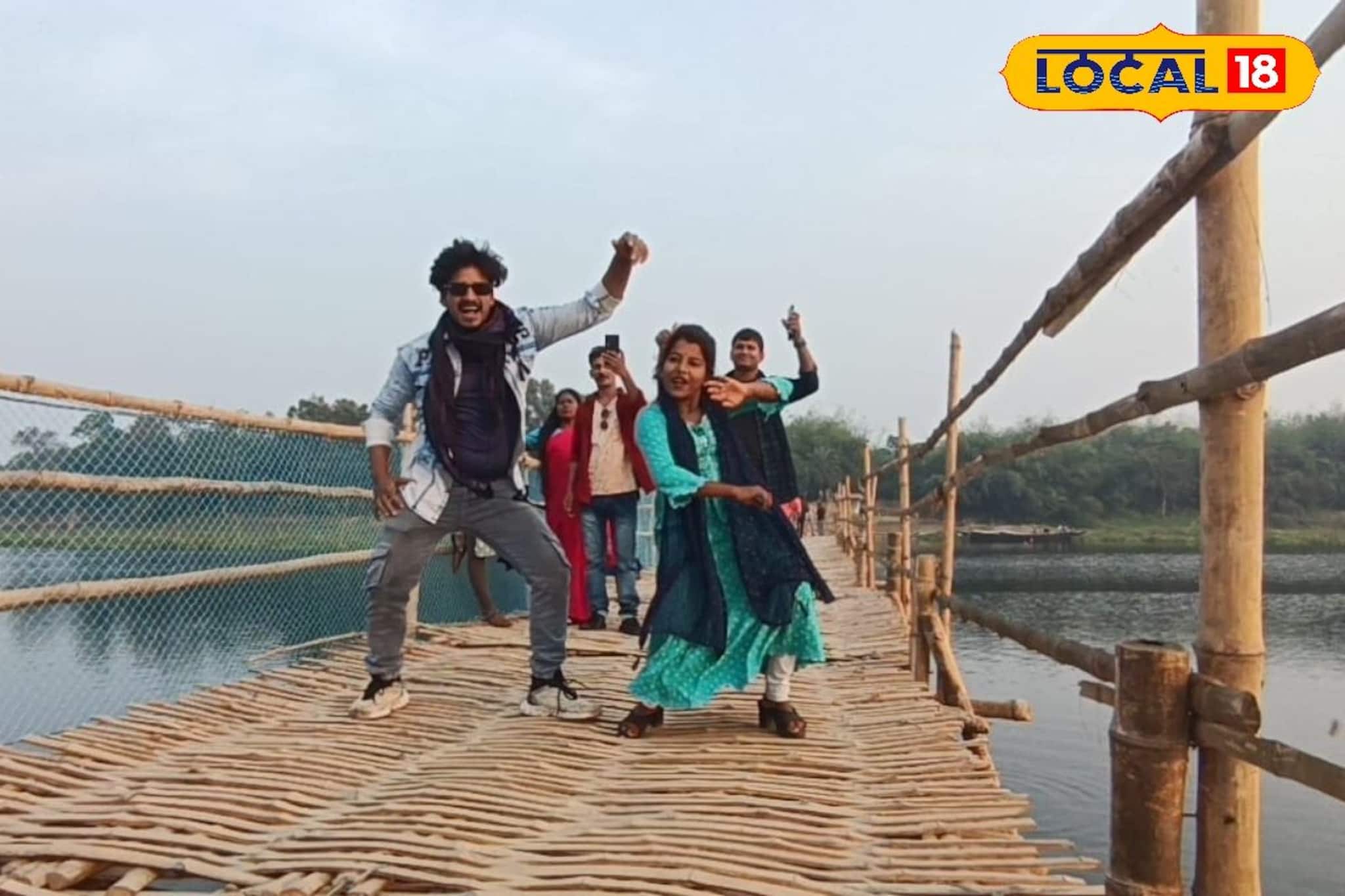বাঁশের ব্রিজের উপরেই উদ্দাম নাচ, জীবনের ঝুঁকি নিয়ে শ্যুট,‘ভাইরাল রিলস স্পট’ বাঁশের ব্রিজের উপরেই উদ্দাম নাচ, জীবনের ঝুঁকি নিয়ে শ্যুট,‘ভাইরাল রিলস স্পট’