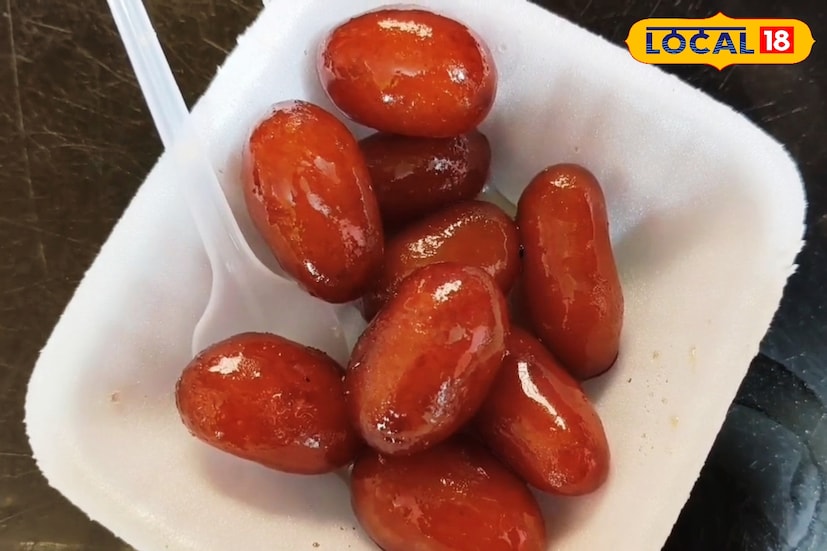 মাত্র আড়াই টাকায় মিষ্টি! শুনতে অবিশ্বাস্য লাগলেও এটাই বাস্তব। পুরুলিয়া জেলার কাশীপুর ব্লকের প্রত্যন্ত তালাজুড়ি এলাকায় আজও পাওয়া যায় এমনই এক অনন্য মিষ্টি, যা এলাকাজুড়ে জনপ্রিয় হয়ে উঠেছে ‘খেজুর মিষ্টি’ নামে। (ছবি ও তথ্য: শান্তনু দাস)