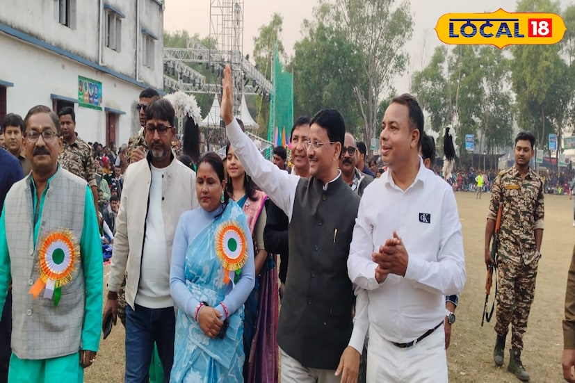 আউশগ্রামে শুরু হয়েছে ঐতিহ্যবাহী দাতা লালন মিলন মেলা এবং মরহুম হালিম-হালিমা স্মৃতি নকআউট ফুটবল টুর্নামেন্ট। প্রায় অর্ধশতাব্দীরও বেশি সময় ধরে ধারাবাহিকভাবে অনুষ্ঠিত হয়ে আসা এই টুর্নামেন্ট ও মেলা আজ শুধুমাত্র একটি খেলা বা অনুষ্ঠান নয়, বরং এলাকার মানুষের আবেগ ও সংস্কৃতির অঙ্গ হয়ে উঠেছে। আশপাশের বহু গ্রামের মানুষ সারা বছর ধরেই এই দিনগুলির জন্য অপেক্ষা করে থাকেন। (তথ্য ও ছবি: বনোয়ারীলাল চৌধুরী)