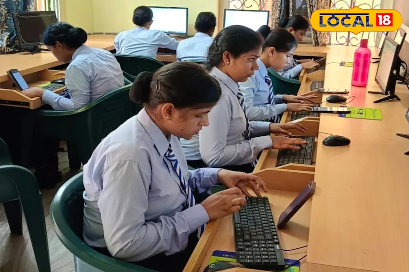 বর্তমানে বহু যুবক-যুবতীরা সরকারি চাকরির আশায় পরীক্ষার পিছনে ছুটছেন। কিন্তু চাকরি না পেয়ে হতাশা বাড়ছে। এই অবস্থায় নিজের ব্যবসা শুরু করার প্রবণতা বাড়লেও বড় অঙ্কের বিনিয়োগে অনেকে সাহস পান না অনেকেই। সেই কারণেই কম টাকার ব্যবসার চাহিদা তৈরি হয়েছে। কম্পিউটার প্রশিক্ষণ কেন্দ্র এমনই একটি ব্যবসা, যার চাহিদা দিন দিন বাড়ছে এবং আয়ের অঙ্কও ভালই রয়েছে। (তথ্য ও ছবি : মদন মাইতি)