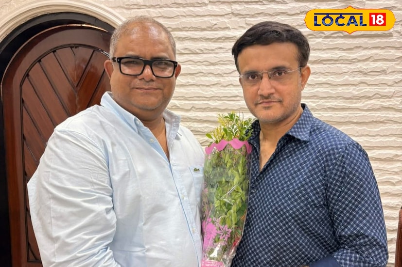 নিজের ক্রিকেট জীবনে ভুল, আক্ষেপ ও সংগ্রামের অভিজ্ঞতাকে পাথেয় করেই নতুন প্রজন্মের পাশে দাঁড়াতে চাইছেন বীরভূমের সন্তান আব্দুল মুনায়েম। প্রত্যন্ত জেলা থেকে কলকাতার ময়দানে জায়গা করে নিতে গিয়ে যে প্রতিবন্ধকতার মুখে পড়তে হয়েছে, তা যেন আর কোন প্রতিভাবান খেলোয়াড়কে পেরোতে না হয়, এই লক্ষ্যেই তিনি নতুন দায়িত্ব গ্রহণ করেছেন। (ছবি ও তথ্য: সুদীপ্ত গড়াই)