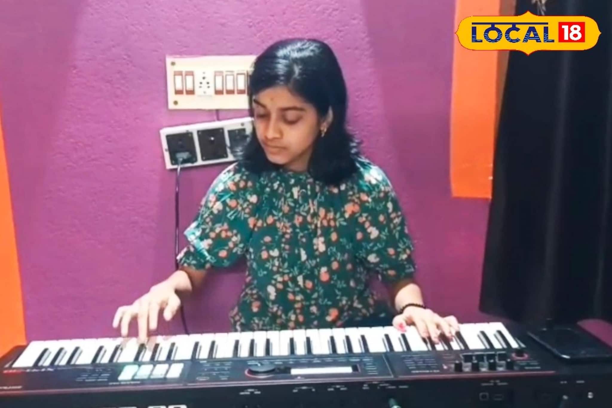 অষ্টম শ্রেণীর ছাত্রী, এখন জনপ্রিয় ব্যান্ডের একমাত্র ভরসা এখন এই মেয়ে!