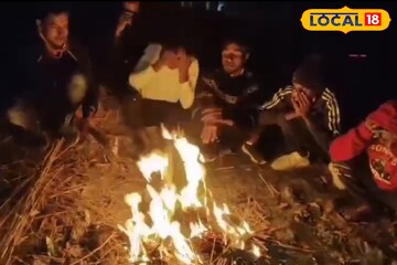 পৌষের কনকনে ঠান্ডায় খড়-কুটোর আগুনে উষ্ণতার খোঁজ সুন্দরবনের গ্রামে