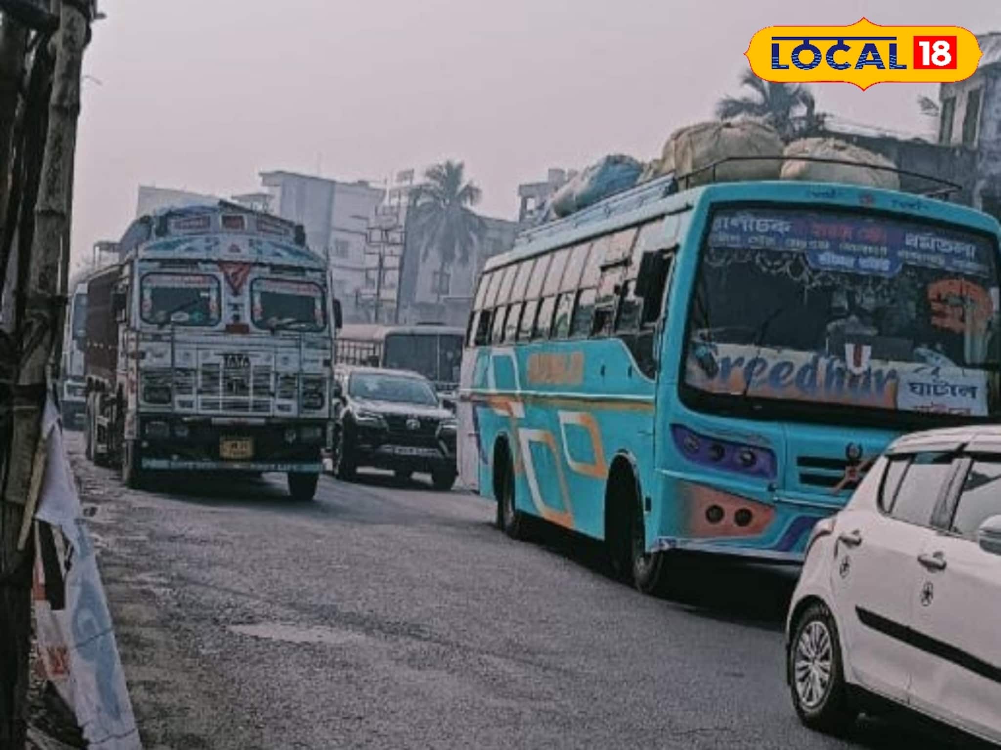 দাঁড়িয়ে থাকা পাথর বোঝাই ট্রাকের পিছনে ধাক্কা অন্য গাড়ির! হাওড়ায় মুহূর্তে প্রাণ গেল চালকের