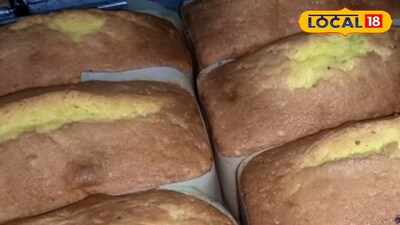 বেকারিতে তৈরি কেক