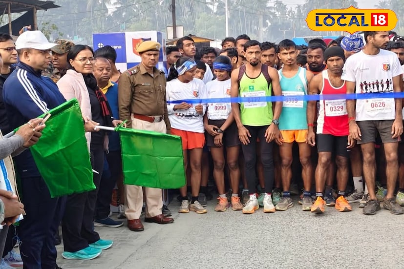 থানার ২৫ তম বর্ষপূর্তি উপলক্ষে ফিট কপ ফিটনেস ম্যারাথন ও ওয়াকথননের আয়োজন অশোক নগরে, উৎসাহে ভরল শহর। অশোকনগর থানার ২৫ তম প্রতিষ্ঠা দিবস উপলক্ষে এদিন বারাসাত জেলা পুলিশের উদ্যোগে আয়োজন করা হয় ম্যারাথন ও ওয়াকথনের। (ছবি ও তথ্য - রুদ্র নারায়ণ রায়)