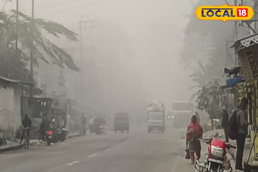 বড়দিনের আগে জাঁকিয়ে শীত আলিপুরদুয়ার জেলায়। ঘন কুয়াশায় ঢেকেছে আলিপুরদুয়ার জেলার বিভিন্ন স্থান। বেলা বাড়লেও এক ছবি দেখা গিয়েছে এই জেলায়। কনকনে ঠান্ডার কারণে বাড়ি থেকে বের হতে দেখা গিয়েছে কম মানুষকে। প্রতি বছর শীতের তীব্রতা দেখা যায় এলাকায়, তবে এবারে ঠান্ডার পরিমাণ বৃদ্ধি পেয়েছে বলে জানা যায়।