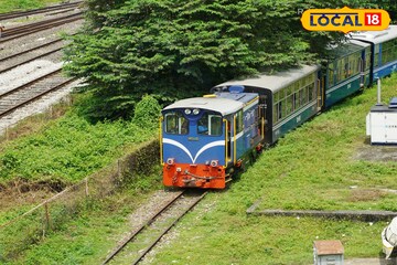 নতুন অতিথির আগমনে পাহাড়ি রেলপথে প্রাণ! শিলিগুড়িতে পৌঁছল টয় ট্রেনের নতুন ডিজেল ইঞ্জিন
