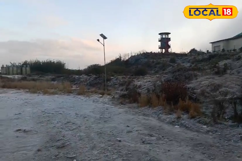 শিলিগুড়ি, ঋত্বিক ভট্টাচার্য : বড়দিনে উত্তরবঙ্গজুড়ে শীতের প্রকোপ চোখে পড়ার মতো। পাহাড় থেকে সমতল-- সব জেলাতেই ভোরের দিকে কুয়াশা আর ঠান্ডা হাওয়ায় কার্যত কাঁপছে জনজীবন। আবহাওয়া দফতরের পূর্বাভাস অনুযায়ী, গোটা উত্তরবঙ্গেই বৃহস্পতিবার শুষ্ক আবহাওয়া বজায় থাকবে। তবে সকালবেলায় একাধিক জায়গায় হালকা থেকে মাঝারি কুয়াশার কারণে দৃশ্যমানতা কমে যাওয়ার সম্ভাবনা রয়েছে, যা যান চলাচলেও প্রভাব ফেলতে পারে।