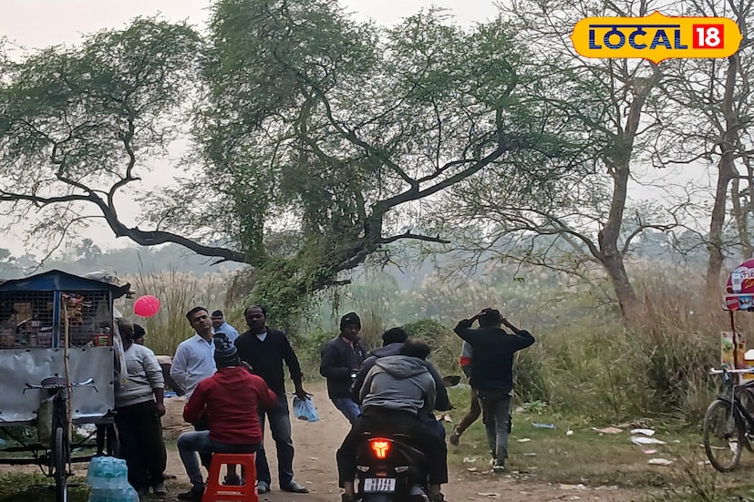 শীতের ছুটিতে মহিষরেখা দামোদর পাড়! এই শীতের সময় পিকনিকের আদর্শ দামোদর নদীপাড়। এখানে নির্ভেজাল প্রকৃতি মানুষকে আকৃষ্ট করে। যে কারণে দূর দূরান্ত থেকে মানুষ আসে এখানে। (ছবি ও তথ্য: রাকেশ মাইতি)