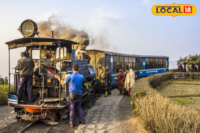 বড়দিন মানেই পাহাড়মুখো মানুষের ঢল—চলতি বছর সেই ছবিটাই যেন আরও স্পষ্টভাবে ধরা পড়ল দার্জিলিং হিমালয়ান রেলওয়ে ও বেঙ্গল সাফারিতে। ২৫ ডিসেম্বর বড়দিনে দার্জিলিং হিমালয়ান রেলওয়ে (DHR) লক্ষ্মীলাভের রেকর্ড ভেঙে একদিনেই বিক্রি করল মোট ১২৩০টি টিকিট। একই সঙ্গে পর্যটকদের ভিড়ে উপচে পড়ল শিলিগুড়ির বেঙ্গল সাফারিও। (ছবি ও তথ্য: ঋত্বিক ভট্টাচার্য)