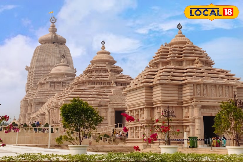 মাত্র কয়েক মাসের মধ্যেই পর্যটননগরী দিঘার জগন্নাথ মন্দির রাজ্যের অন্যতম জনপ্রিয় তীর্থক্ষেত্রে পরিণত হয়েছে। মন্দির উদ্বোধনের পর থেকেই প্রতিদিনই ভক্তদের ভিড় বাড়ছে। বর্ষ শেষ হওয়ার আগেই দর্শনার্থীর সংখ্যা এক কোটি ছুঁই ছুঁই। এবার ভক্তদের কথা মাথায় রেখেই পুরীর আদলে বিশেষ রীতি চালু করার সিদ্ধান্ত নিয়েছে দিঘা জগন্নাথধাম ট্রাস্ট। (তথ্য ও ছবি : মদন মাইতি)