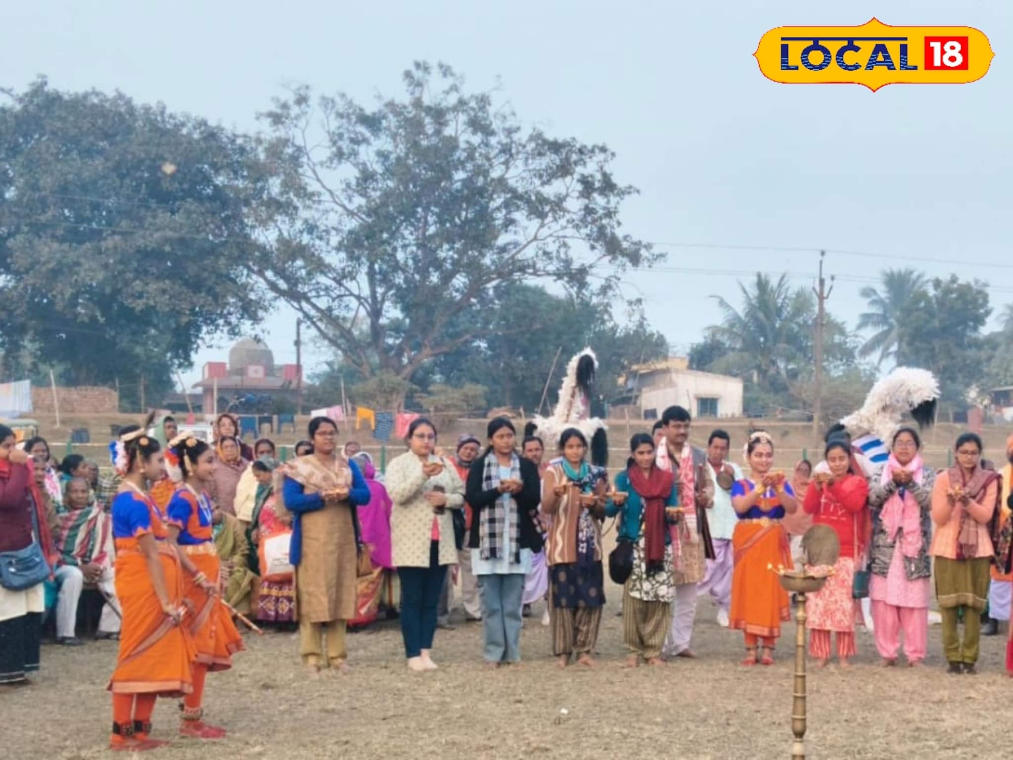 এই মেলায় খাওয়াদাওয়া থেকে কেনাকাটা সবই একেবারে বিনামূল্যে! দামোদরের তীরে অভিনব উদ্যোগ এই মেলায় খাওয়াদাওয়া থেকে কেনাকাটা সবই একেবারে বিনামূল্যে! দামোদরের তীরে অভিনব উদ্যোগ