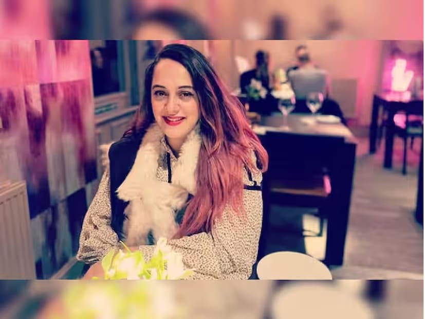 মডেল-অভিনেত্রীর মডেলিং নাম ছিল রোজ ডন, যদিও তিনি চলচ্চিত্র জগতে হ্যাজেল কিচ নামে বিখ্যাত হয়েছিলেন। বিয়ের পর, হ্যাজেল গুরবসন্ত কউর নাম গ্রহণ করেন, যা বিবাহ অনুষ্ঠানে সন্ত বলবিন্দর সিং তাকে দিয়েছিলেন।