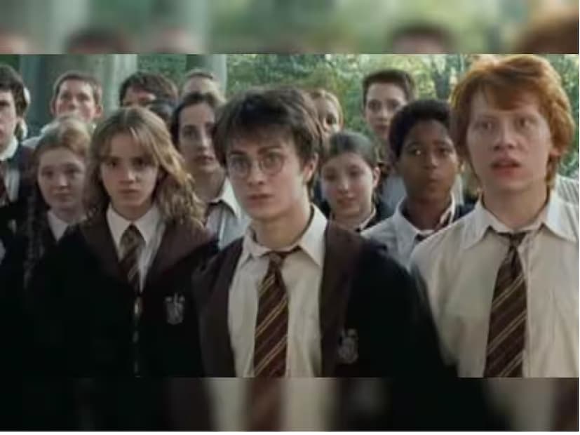 গৌরব কাপুর এবং শিবানী দান্ডেকরের সঞ্চালনায় 