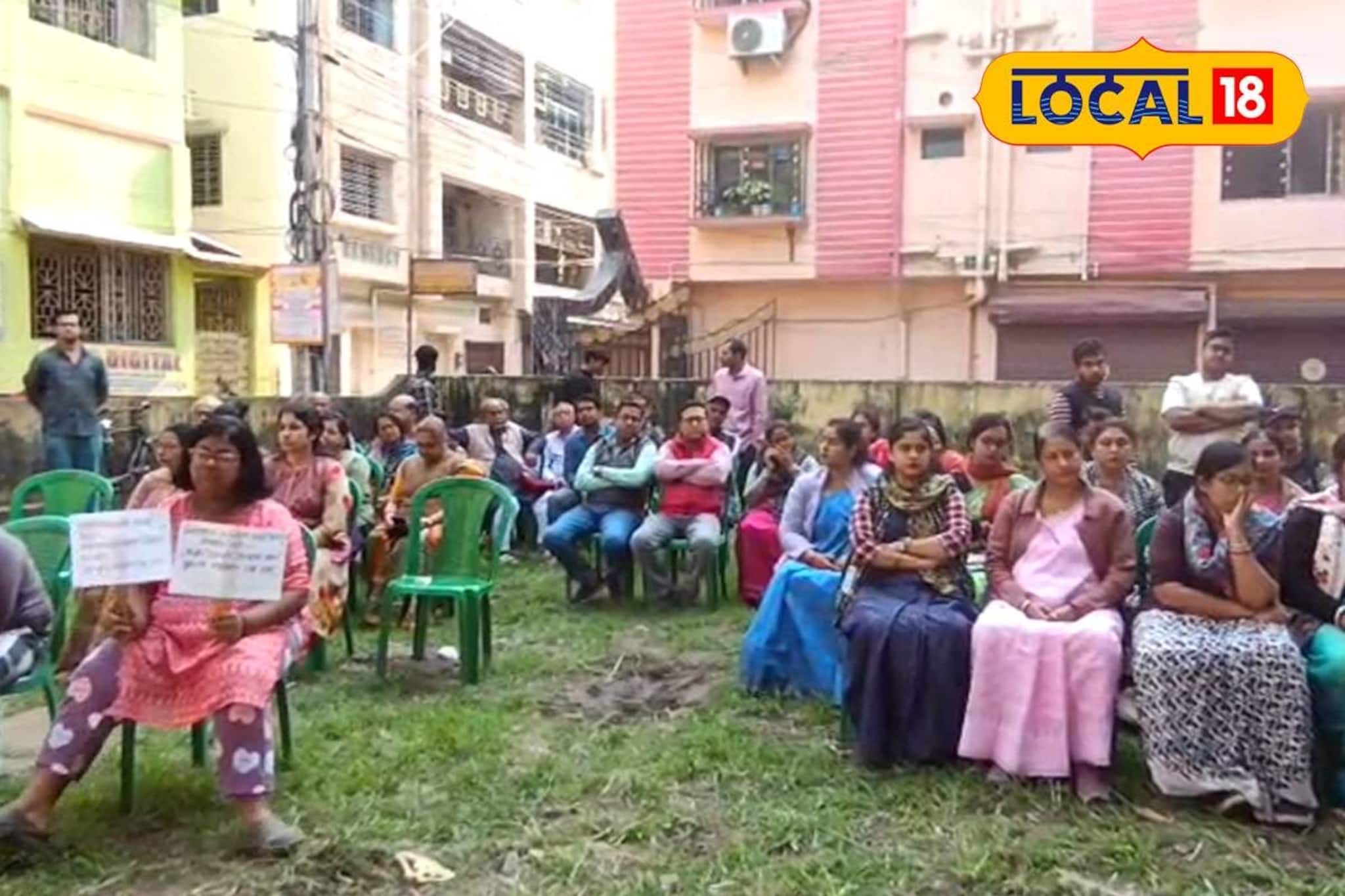 উত্তরপাড়ায় খেলার মাঠ বন্ধ করে চিকিৎসা কেন্দ্র! পুরসভার সিদ্ধান্তের প্রতিবাদ স্থানীয়দের