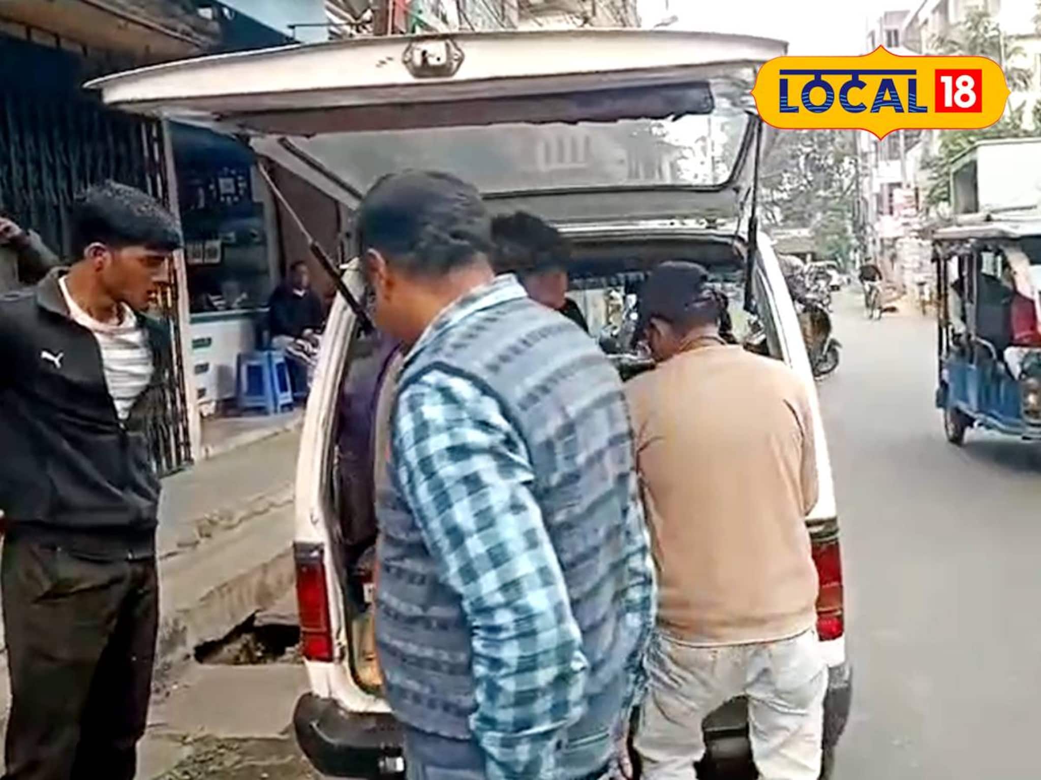 শরীরে সার নেই, মুখ থেকে বেরোচ্ছে গ্যাঁজলা! চুঁচুড়ায় একাকী বৃদ্ধের অস্বাভাবিক মৃত্যু শরীরে সার নেই, মুখ থেকে বেরোচ্ছে গ্যাঁজলা! চুঁচুড়ায় একাকী বৃদ্ধের অস্বাভাবিক মৃত্যু