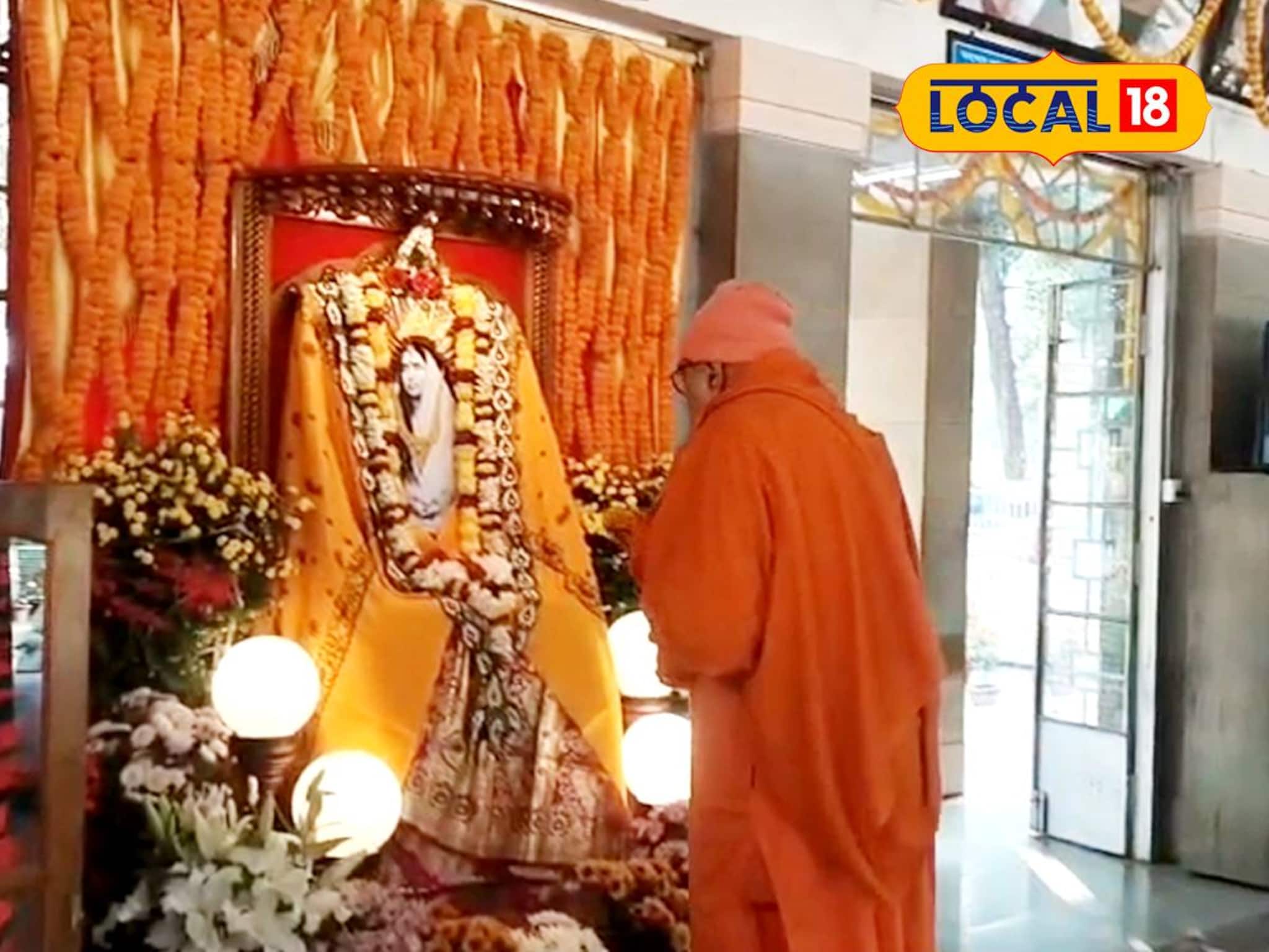 সারদা মায়ের জন্মতিথিতে সেজে উঠেছে কামারপুকুর মঠ! মঙ্গলারতি থেকে বিশেষ পূজাপাঠের আয়োজন সারদা মায়ের জন্মতিথিতে সেজে উঠেছে কামারপুকুর মঠ! মঙ্গলারতি থেকে বিশেষ পূজাপাঠের আয়োজন