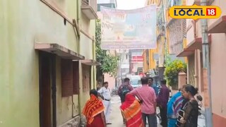 বাড়িতে দেহ উদ্ধারের পর প্রতিবেশীদের ভিড়