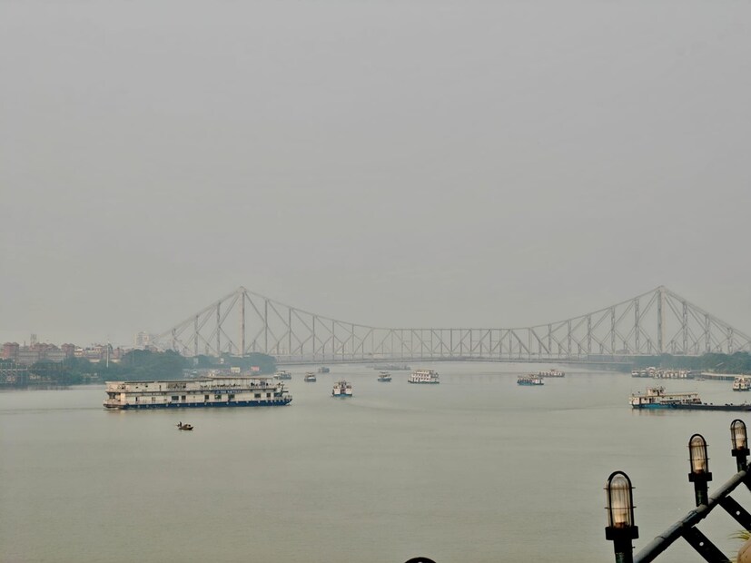 ঘূর্ণিঝড় ‘দিতওয়া’ (DITWAH) উপকূলের কাছাকাছি শক্তি হারিয়ে নিম্নচাপে পরিণত। সমুদ্র উপকূলেই নিম্নচাপের অবস্থান। এটি উত্তর দিকে এগিয়ে তামিলনাড়ু, পন্ডিচেরি এবং অন্ধ্রপ্রদেশ উপকূলের খুব কাছাকাছি রয়েছে। দক্ষিণ পশ্চিম বঙ্গোপসাগর এবং মধ্য বঙ্গোপসাগরে উপকূল থেকে ৩০-৩৫ কিলোমিটার দূরে শক্তি হারিয়ে আরও দুর্বল হবে এই নিম্নচাপ। 