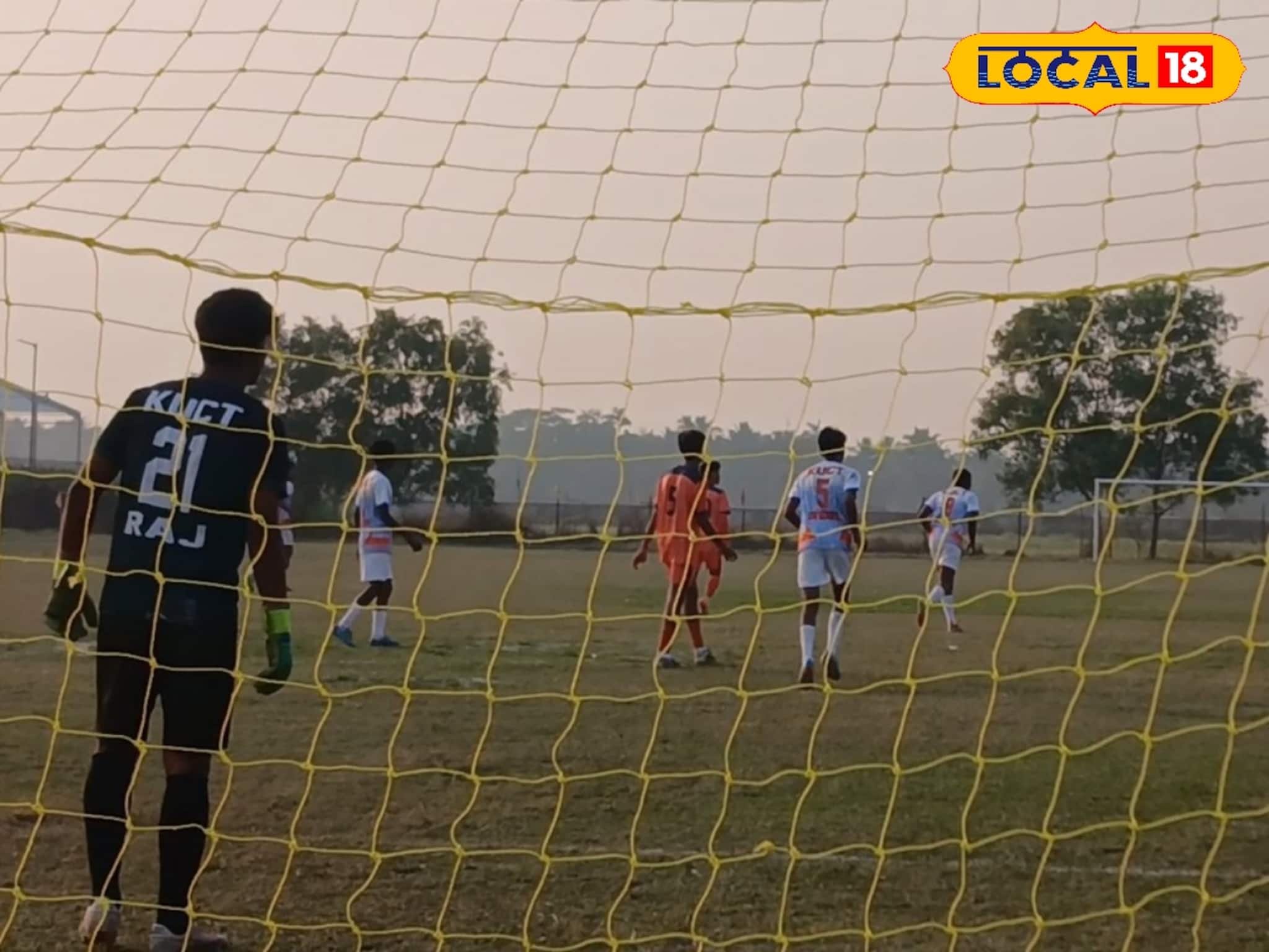 বাংলায় ফুটবলের নতুন দিগন্ত হাওড়ার কেইউসিটি! একাডেমিতে সম্পূর্ণ নিখরচায় প্রশিক্ষণ বাংলায় ফুটবলের নতুন দিগন্ত হাওড়ার কেইউসিটি! একাডেমিতে সম্পূর্ণ নিখরচায় প্রশিক্ষণ