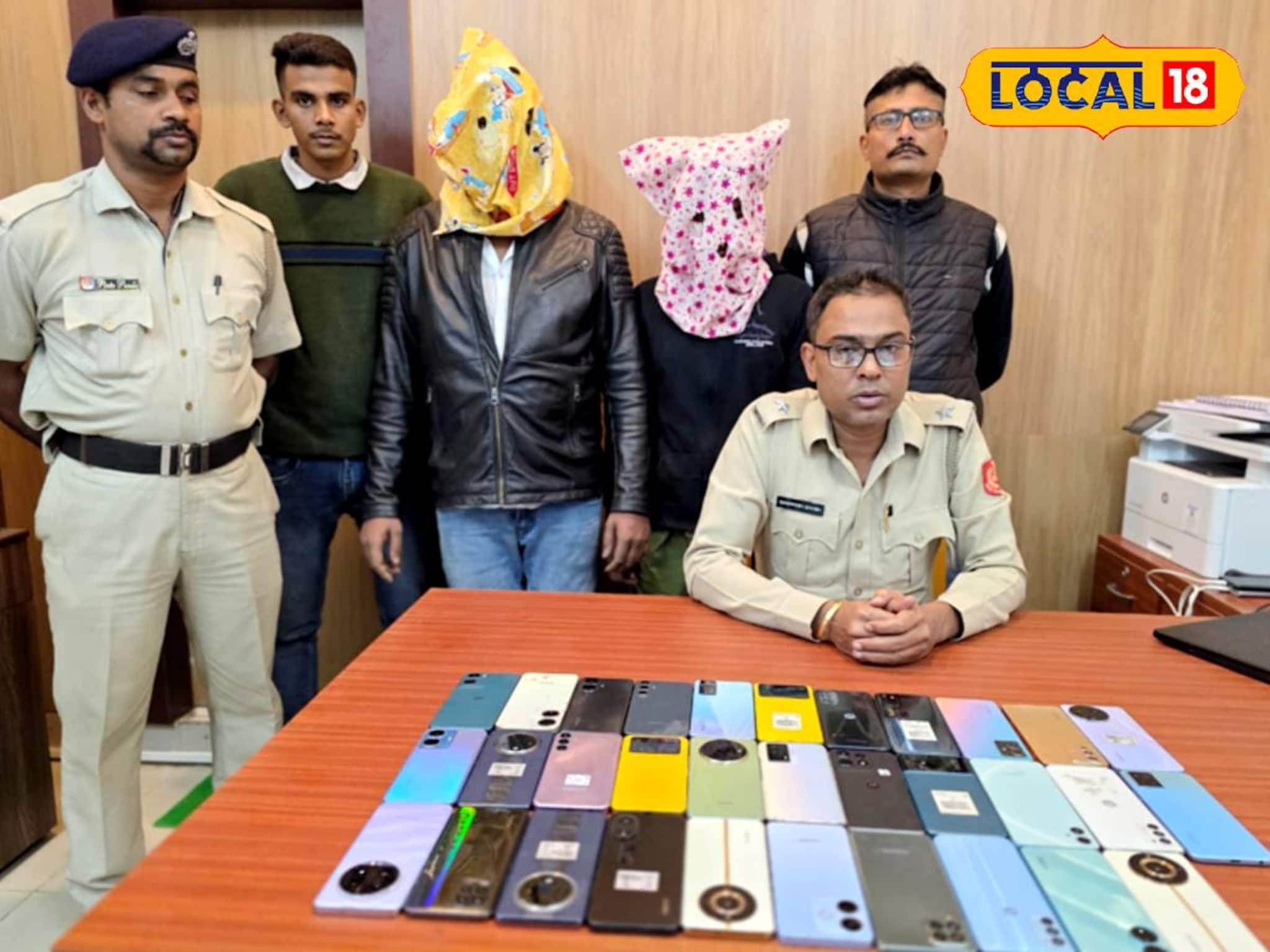 কম দামে চোরাই মোবাইল বিক্রি! ৩২টি ফোন সহ ২ যুবককে গ্রেফতার করল পুলিশ