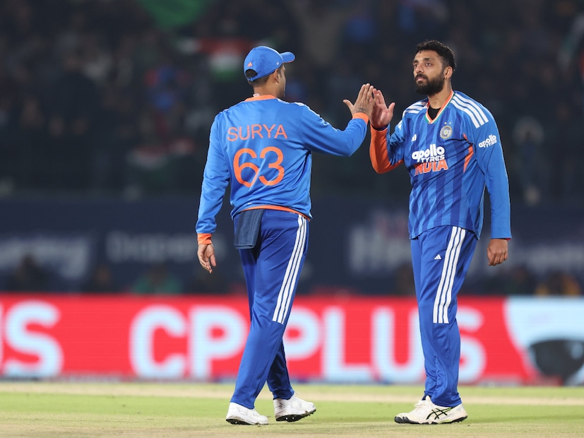 এর পরে মাত্র ২ রানে হর্ষিত রানার বলে ডিওয়াল্ড ব্রেভিস আউট হলে সাঁড়াশি চাপে পড়ে যায় দক্ষিণ আফ্রিকা। মাত্র ৭ রানে ৩ উইকেট পড়ে যায় মার্করামের দলের। Image: X/BCCI