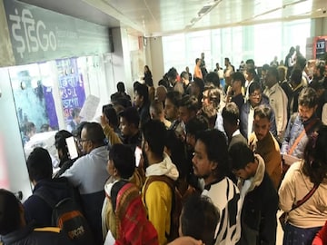 ইন্ডিগো-র বিমান পরিষেবা ধীরেধীরে স্বাভাবিক হচ্ছে 