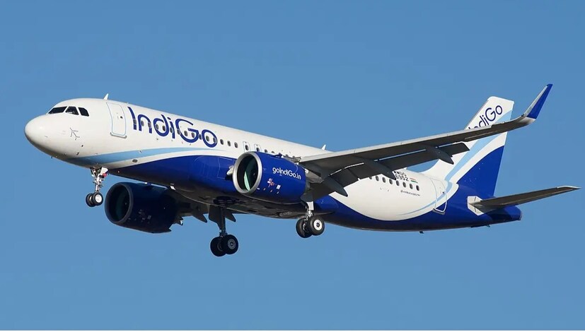 সর্বশেষ পরিস্থিতি কী? সোমবার, ৮ ডিসেম্বর, ২০২৫ তারিখে ইন্ডিগো সিইও পিটার এলবার্সকে জারি করা কারণ দর্শানোর নোটিসের জবাবে বলা হয়েছে যে গত সপ্তাহে দেশব্যাপী ফ্লাইট ব্যাহত হওয়ার জন্য তারা অতীব ক্ষমাপ্রার্থী, সংস্থা জোর দিয়ে বলেছে যে এই সঙ্কটটি একাধিক অপারেশনাল চ্যালেঞ্জের দুর্ভাগ্যজনক এবং অপ্রত্যাশিত সংমিশ্রণ থেকে উদ্ভূত হয়েছে। বস্তুত, এটিই ছিল অসামরিক বিমান চলাচল অধিদফতরের (ডিজিসিএ) কাছে বিমান সংস্থার আনুষ্ঠানিক প্রতিক্রিয়া। তারা বলেছে যে বিশৃঙ্খলার জন্য তারা গভীরভাবে দুঃখিত, তবে যুক্তি দিয়েছে যে তাদের কার্যক্রমের মাত্রার কারণে সঠিক কারণ সঙ্গে সঙ্গে চিহ্নিত করা বাস্তবসম্মতভাবে সম্ভব নয়।