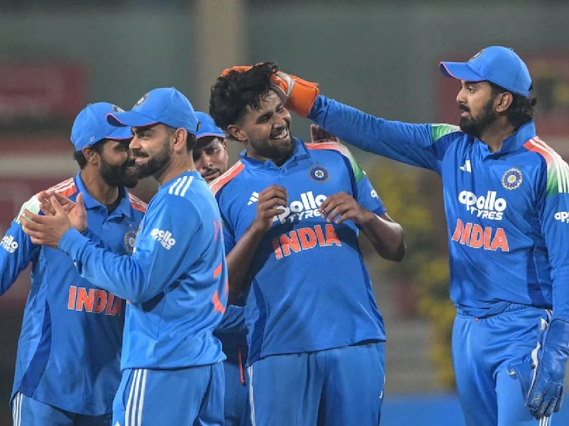 রায়পুরে ভারতের দেওয়া ৩৫৮ রানের বিশাল টার্গেট তাড়া করে দক্ষিণ আফ্রিকা জিতে যায়৷ ফলস্বরূপ দ্বিতীয় ওয়ানডেতে হেরে যায় ভারত৷  এরপরেই ফের একবার সমালোচকরা মুখর হয়েছেন৷  হরভজনের এই মন্তব্য তাই ফের একবার দল নির্বাচনকে প্রশ্নের সামনে দাঁড় করিয়ে দিয়েছে৷ বিরাট কোহলির ৫৩তম সেঞ্চুরি এবং রুতুরাজ গায়কোয়াড়ের প্রথম সেঞ্চুরি-র ম্যাচে প্রোটিয়ারা ৩৫৮ রান তাড়া করে সিরিজে সমতা আনে, হাতে চার উইকেট হাতে রেখেই তারা ম্যাচ জিতে যায়৷