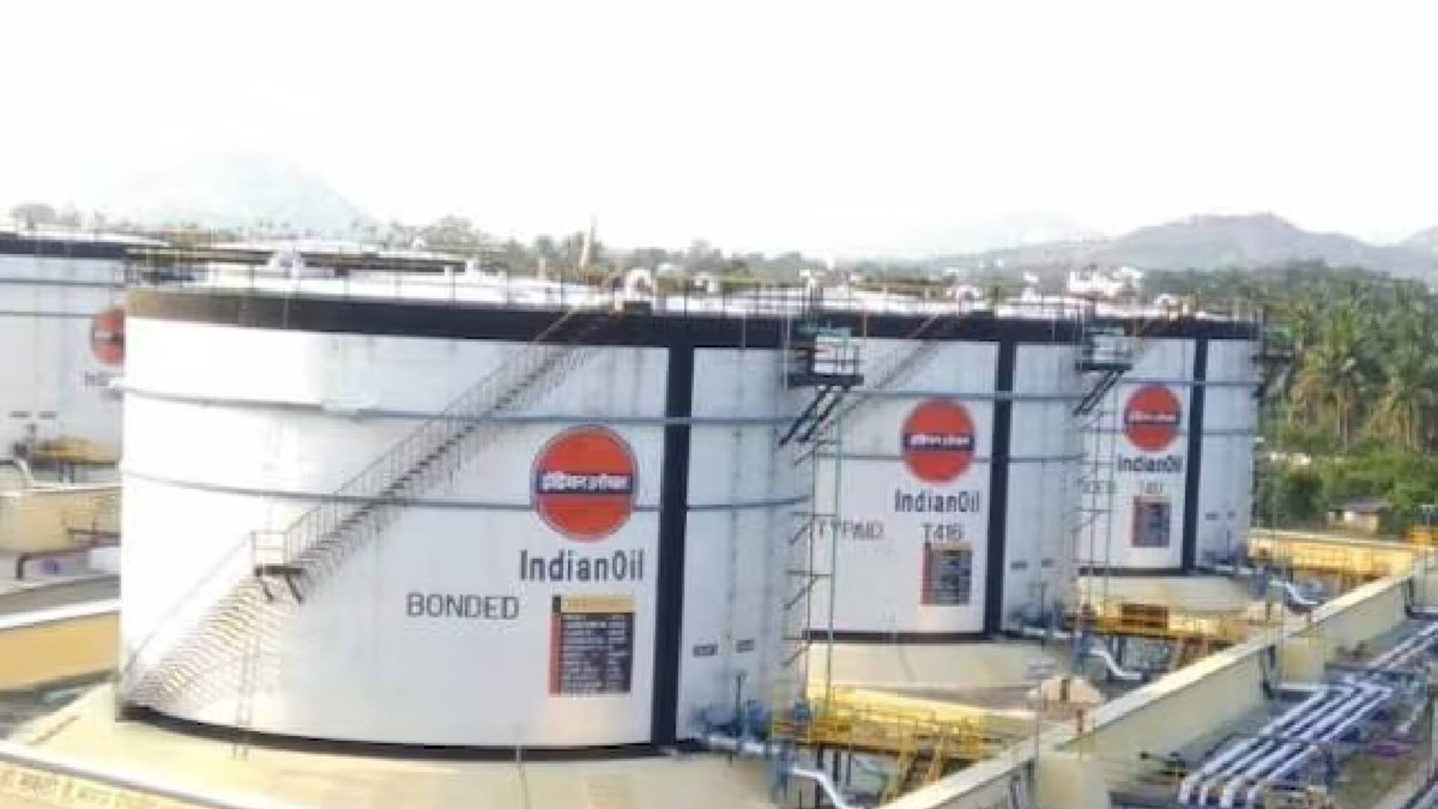 Indian Oil Recruitment: রাষ্ট্রয়াত্ত সংস্থা ইন্ডিয়ান অয়েলে চাকরির সুযোগ! ২৫ হাজার থেকে ১ লাখ বেতন, বিপুল শূন্যপদের ঘোষণা