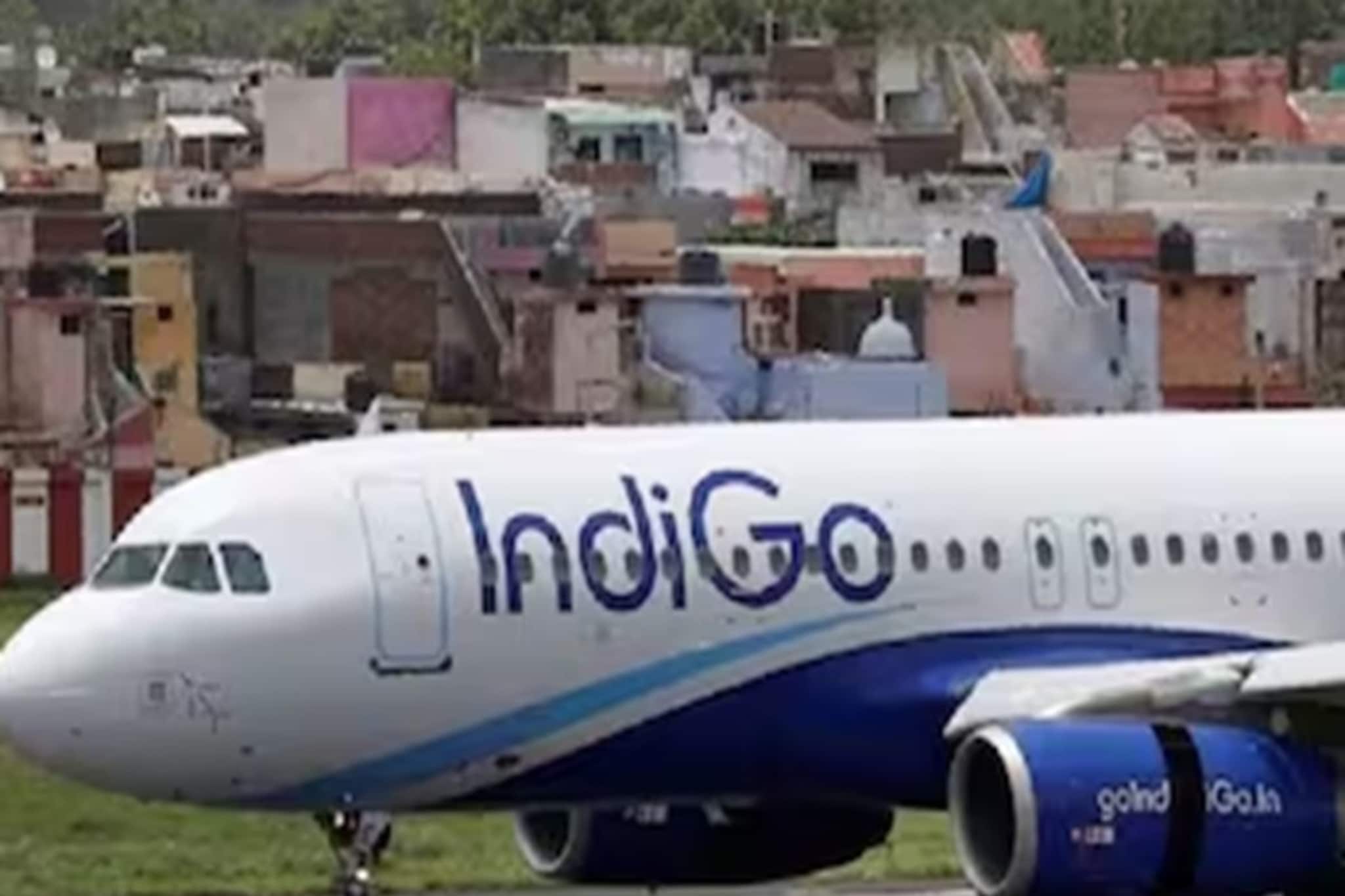 Indigo Crisis Update: বাতিল ৫৫০ উড়ান, আরও জটিল ইন্ডিগো সঙ্কট! বিমানবন্দরের মেঝেতে শুয়ে যাত্রীরা, শুরু বিক্ষোভ