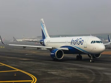 গত দু’দিনে প্রায় ৩০০ ফ্লাইট বাতিল ! এখনও তা অব্যাহত, ইন্ডিগো বলছে ৪৮ ঘণ্টায় সব ঠিক হবে