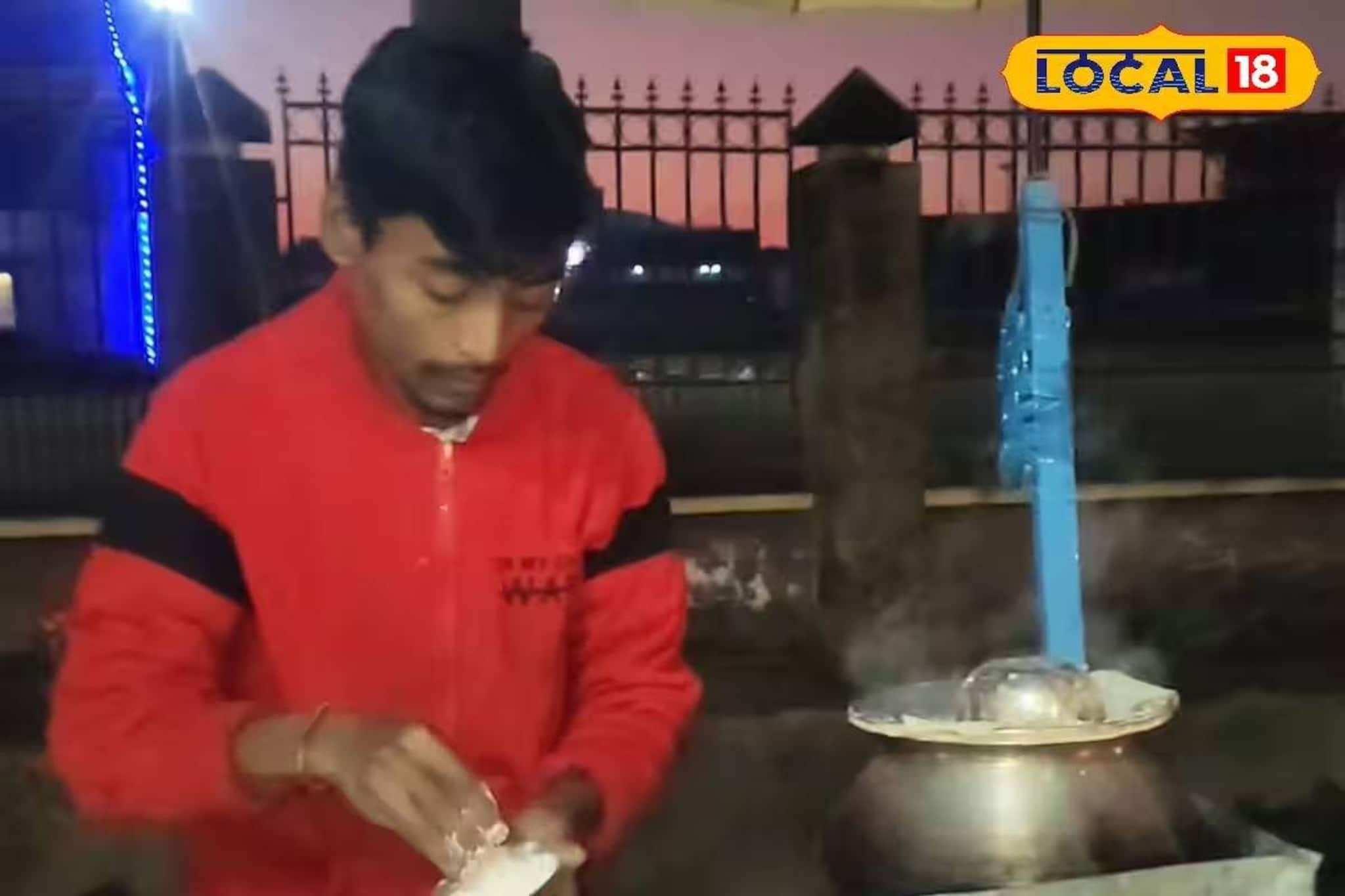 কথা বলতে-কানে শুনতে না পারলেও দমে যাননি! পিঠে বিক্রি করে সংসার চালাচ্ছেন জলপাইগুড়ির যুবক