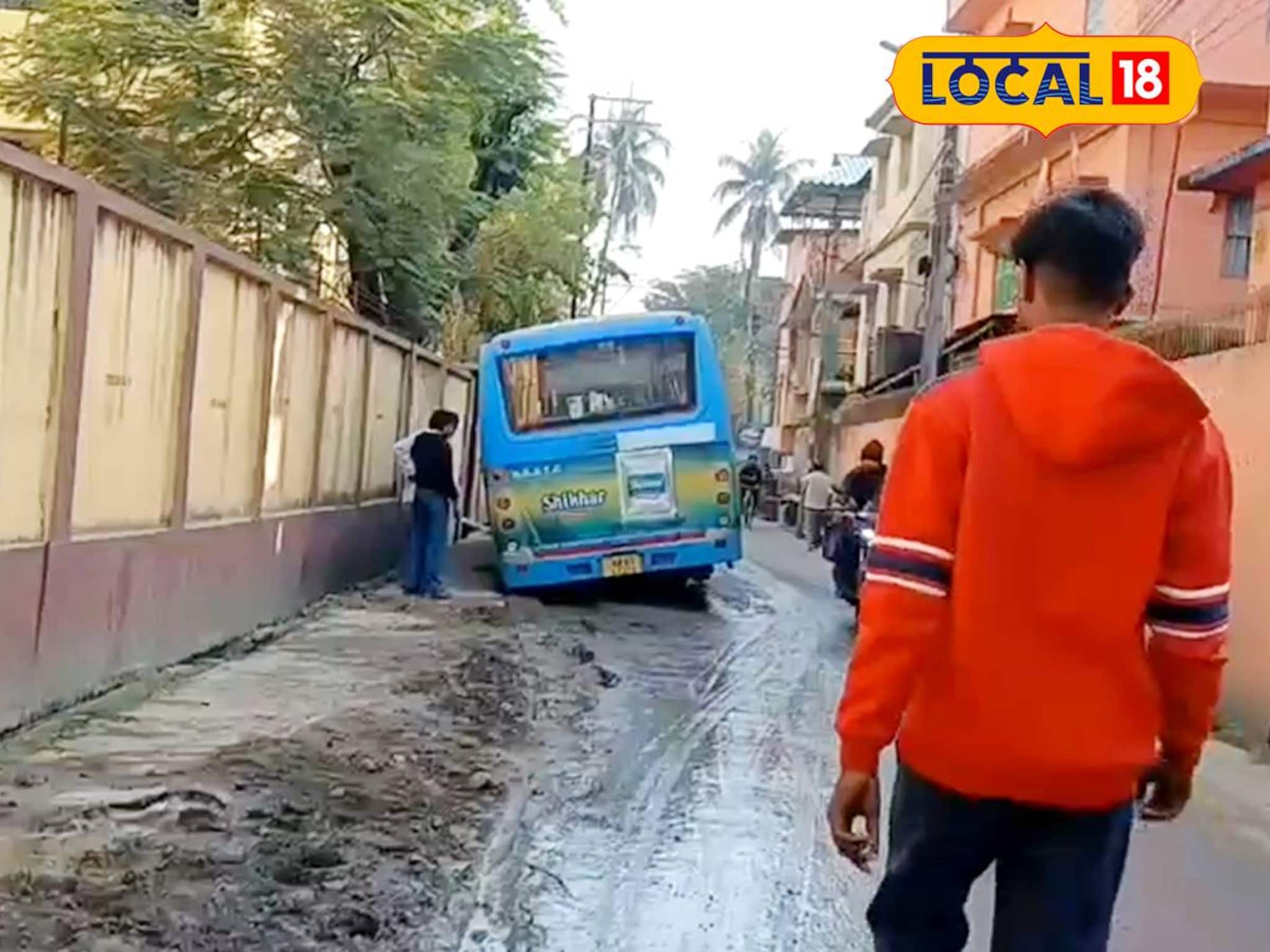 Jalpaiguri Bus Accident: পাইপ লাইনের কাজের পর রাস্তা বেহাল! সাতসকালে দুর্ঘটনার কবলে মেডিক্যাল পড়ুয়াবোঝাই বাস, অল্পের জন্য বড় বিপদ থেকে রক্ষা