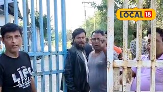 শ্মশানের গেটের সামনে বিক্ষোভ